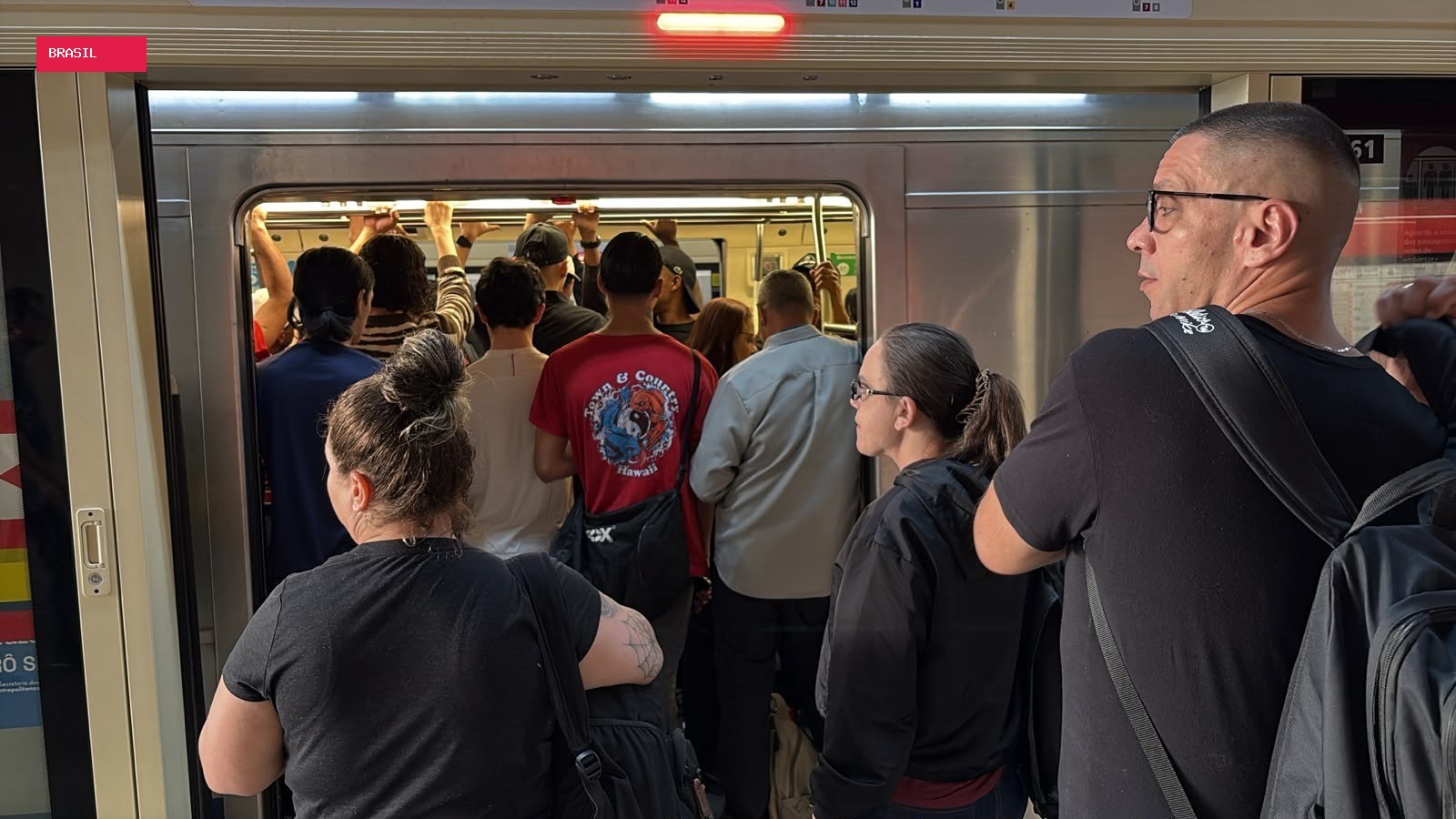 Linha 1-Azul do Metrô de SP opera com velocidade reduzida após interferência na via; Linha 5-Lilás também