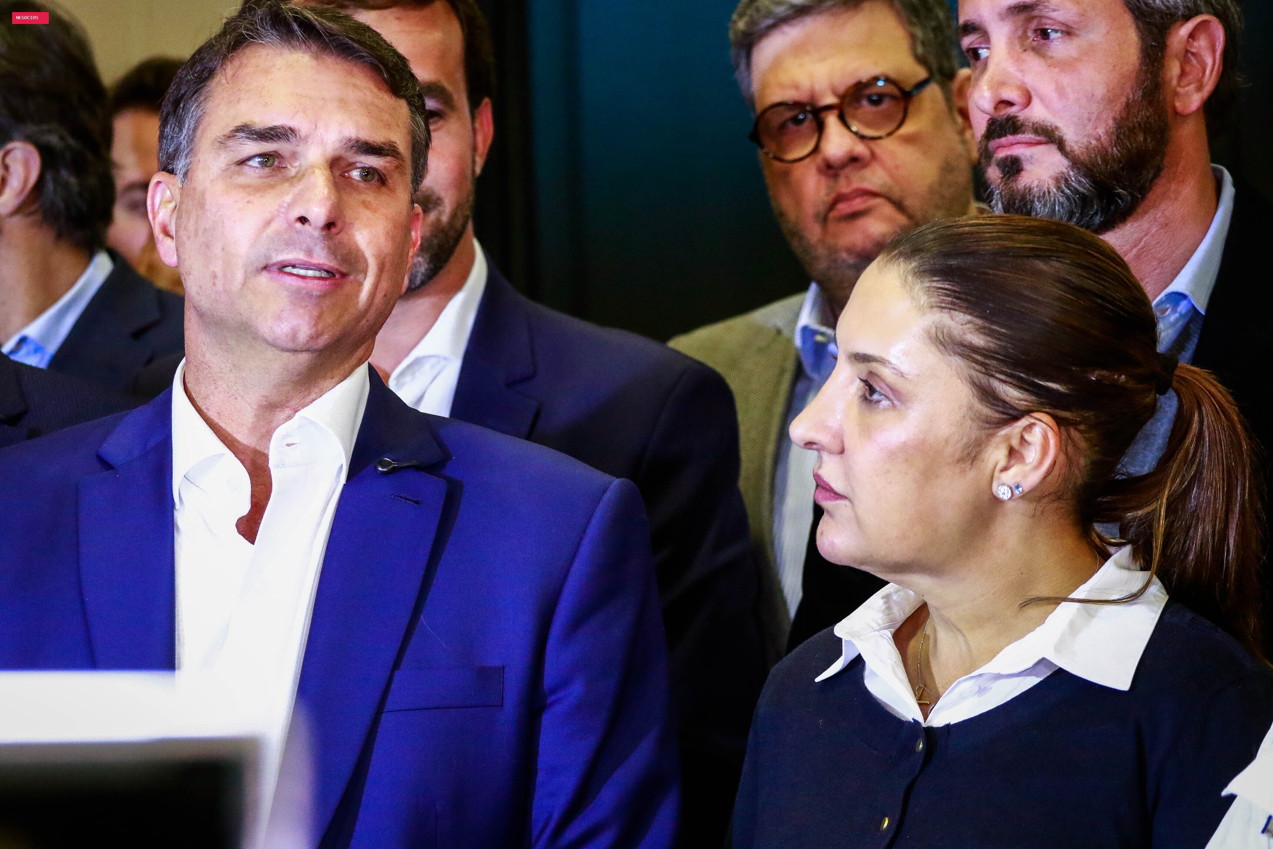 A 5 dias do 2º turno, Flávio propõe devolver via PIX parte de gastos com contas e prestações, mas não