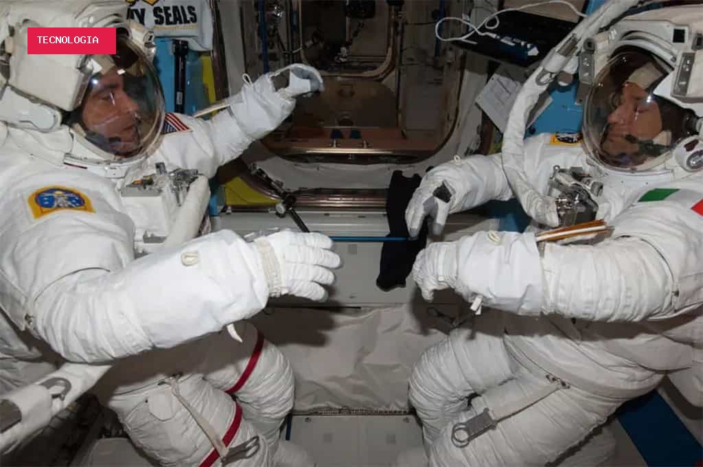 O dia em que um astronauta quase se afogou dentro do próprio capacete no espaço
