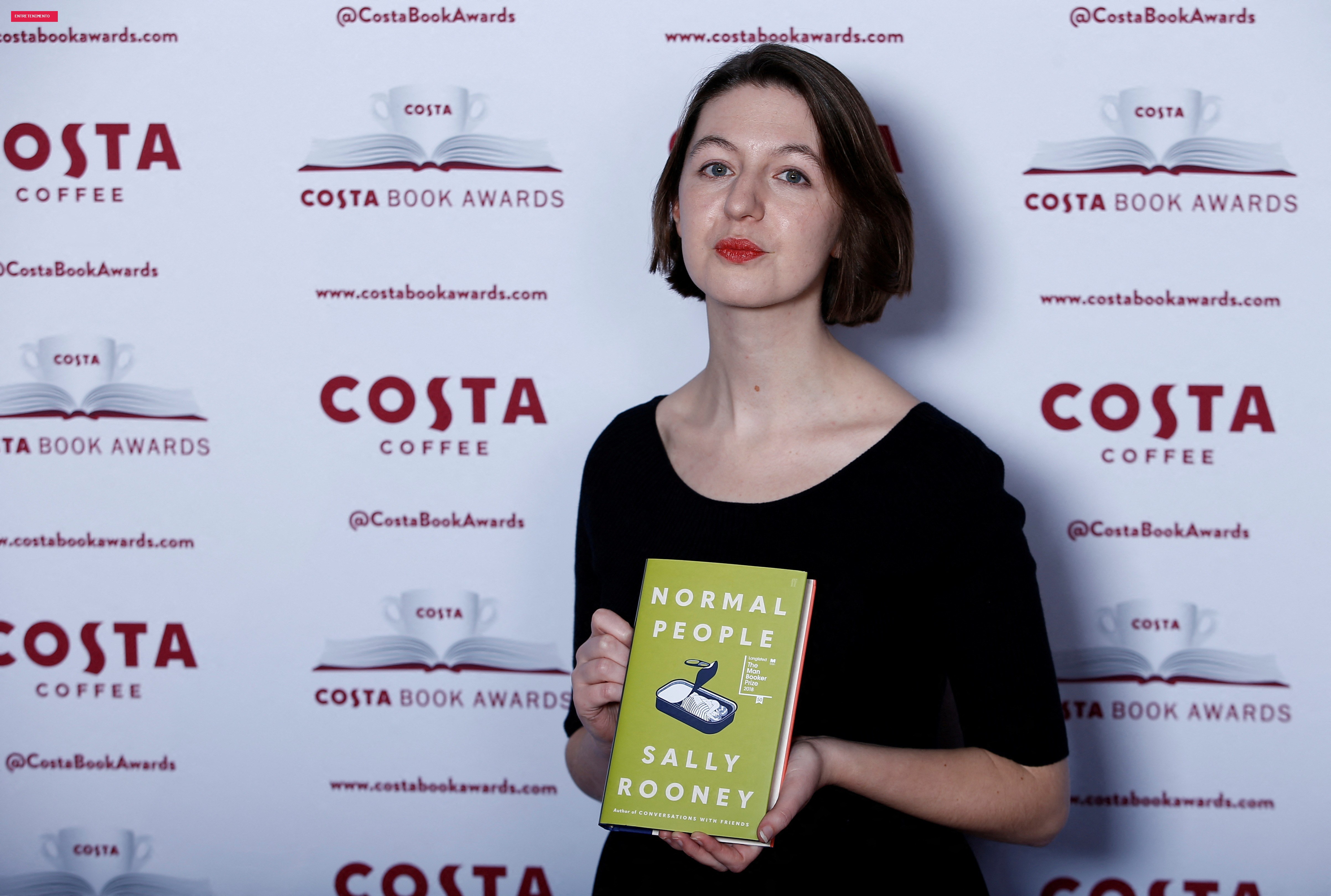 Sally Rooney deixará de ter livros distribuídos no Reino Unido após apoiar grupo pró-Palestina classificado