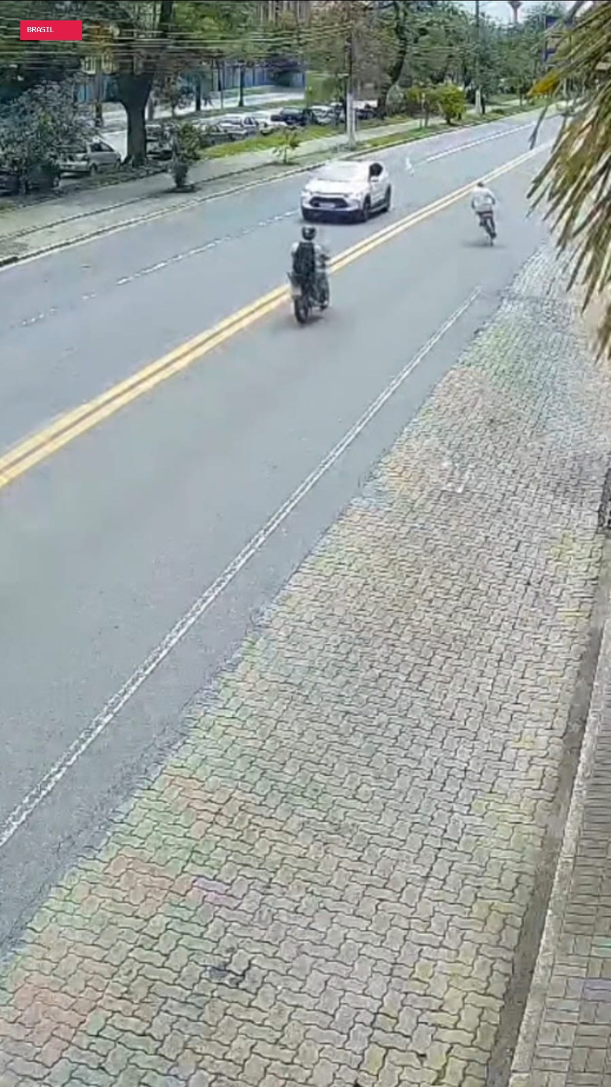 Acidente entre moto e bicicleta deixa dois feridos em Volta Redonda