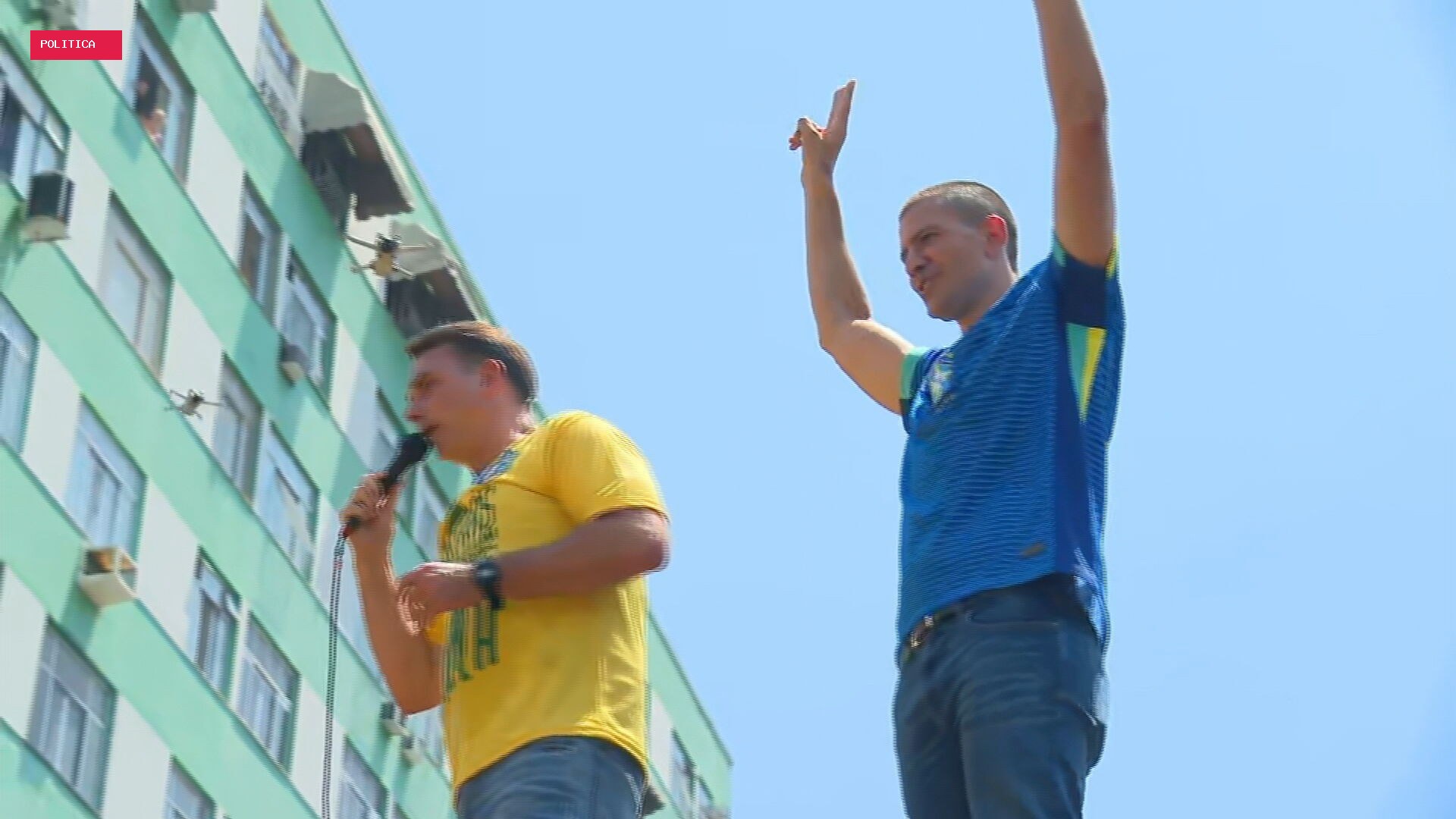 Flávio diz que Jair Bolsonaro colocará a faixa presidencial nele no dia da posse e promete reduzir