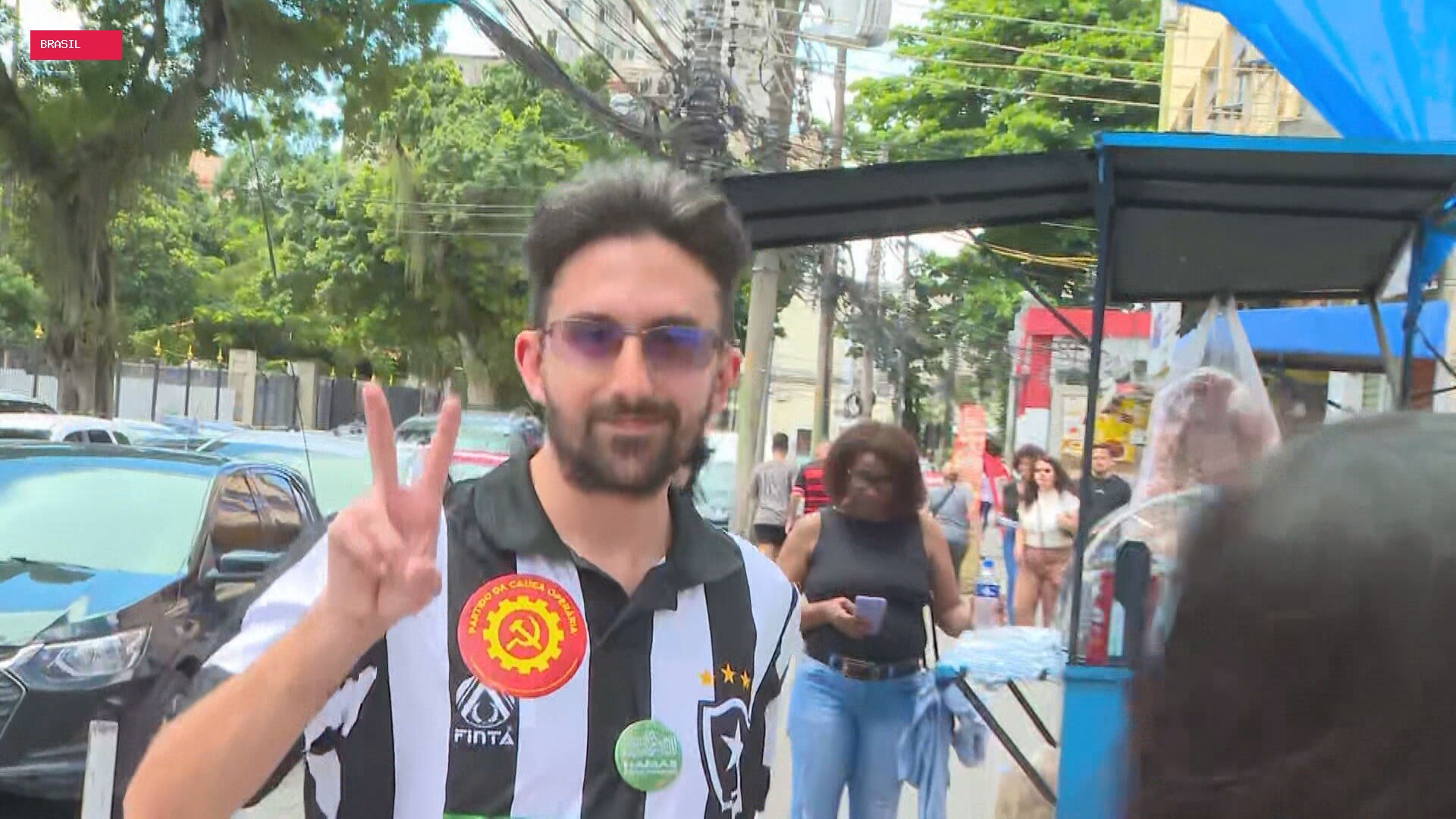 Luan Monteiro vota na Praça Seca, na Zona Sudoeste do Rio