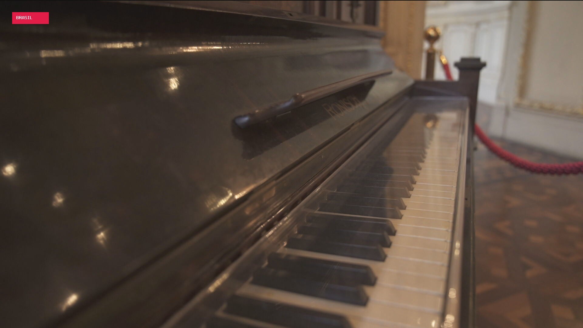 Instrumentos tocando sozinhos, aparições, fumaça misteriosa: funcionários do Theatro Municipal contam casos