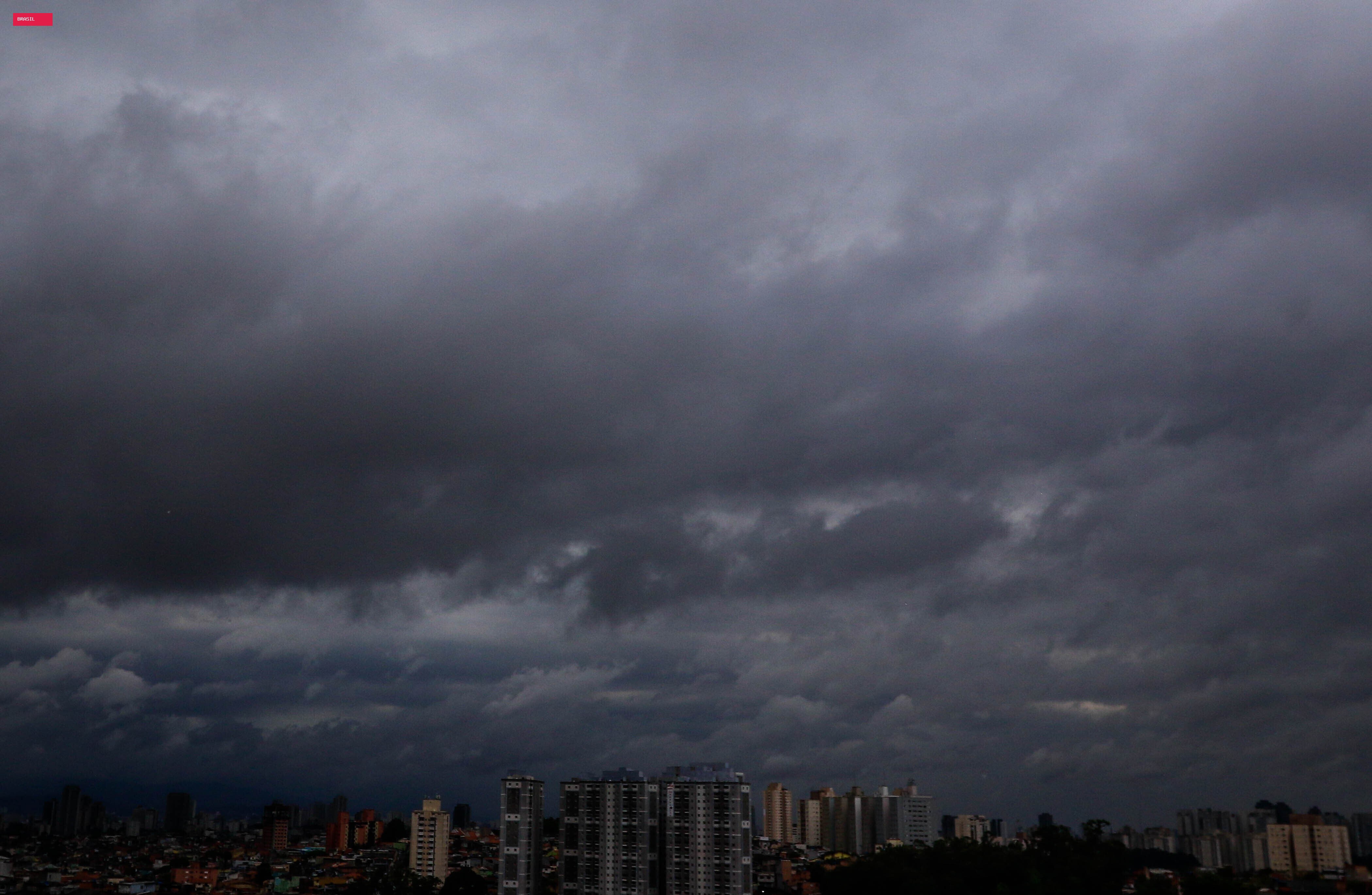 Cidade de SP entra em estado de atenção para alagamentos neste domingo