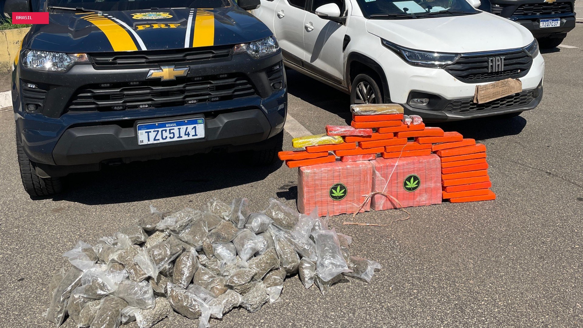 Mecânico gasta dinheiro de conserto de carro que não conseguiu arrumar, aceita transportar drogas e acaba