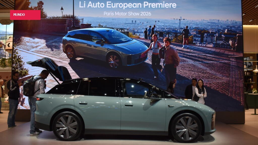 Pela primeira vez, Salão do Automóvel de Paris tem número equivalente de marcas chinesas e europeias