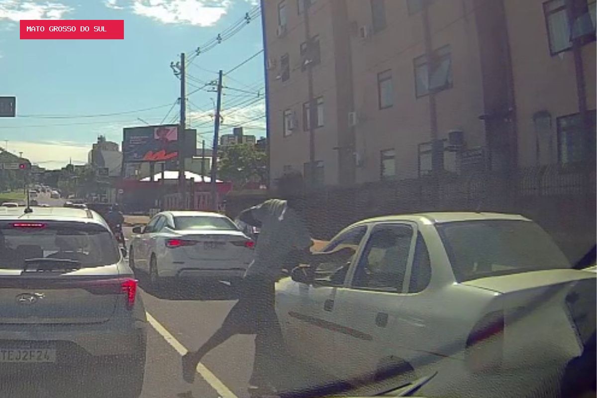 Homem que atacou motorista após ela negar dinheiro em semáforo é internado em Campo Grande