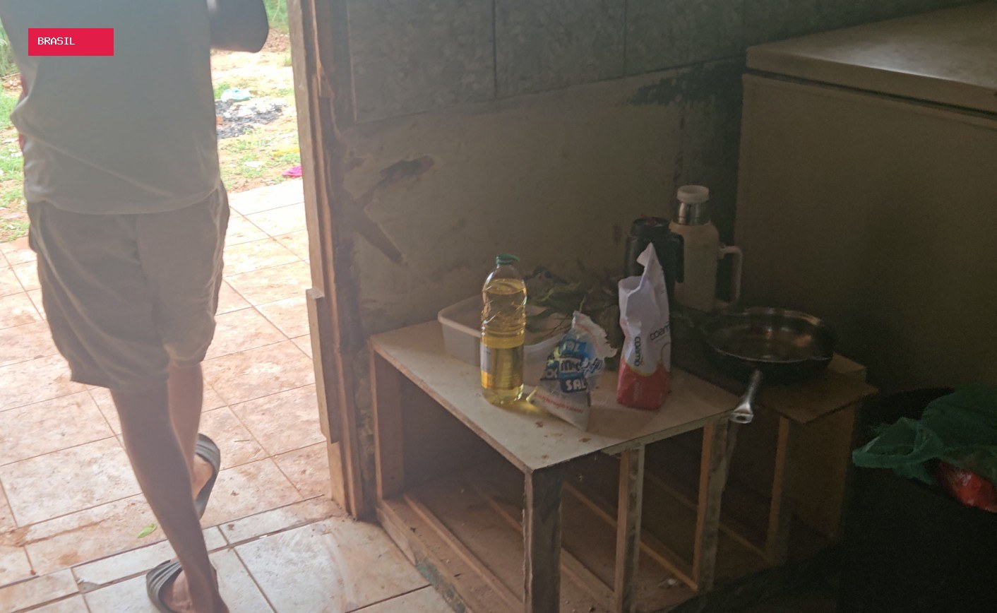 Trabalhadores em condições análogas às de escravo no Paraná tinham mistura de farinha, água e sal como