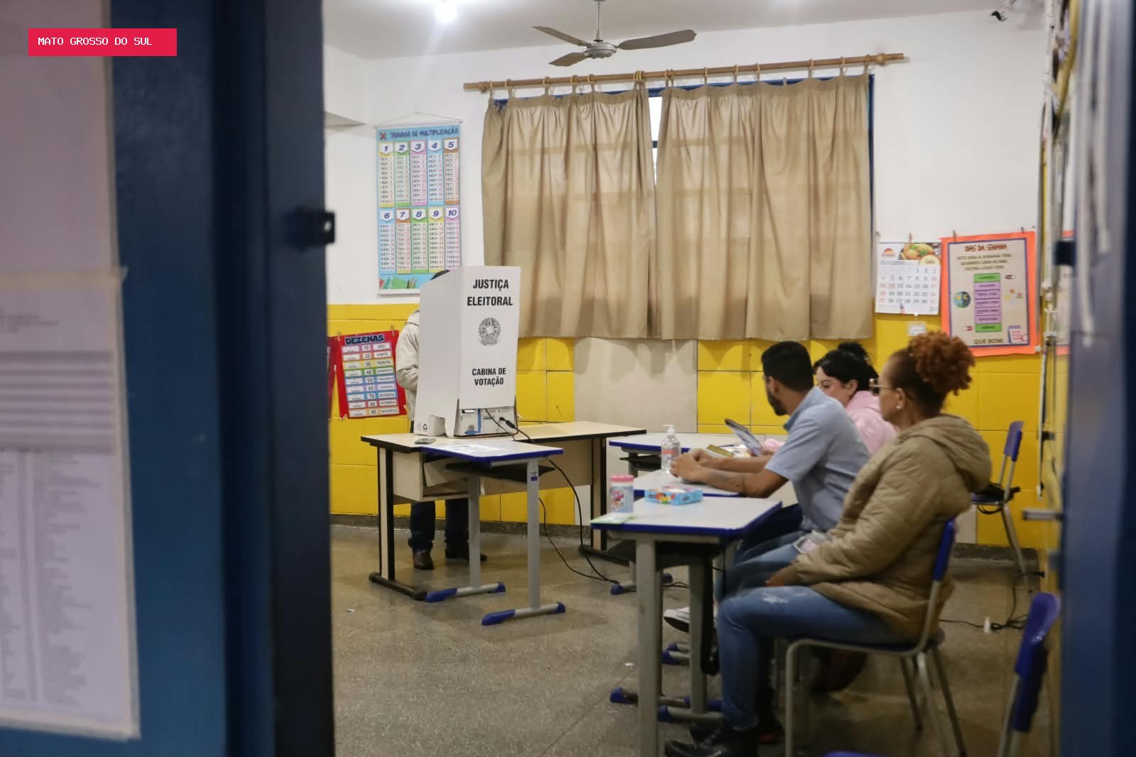 Celular proibido, colinha liberada: saiba o que é permitido na hora de votar