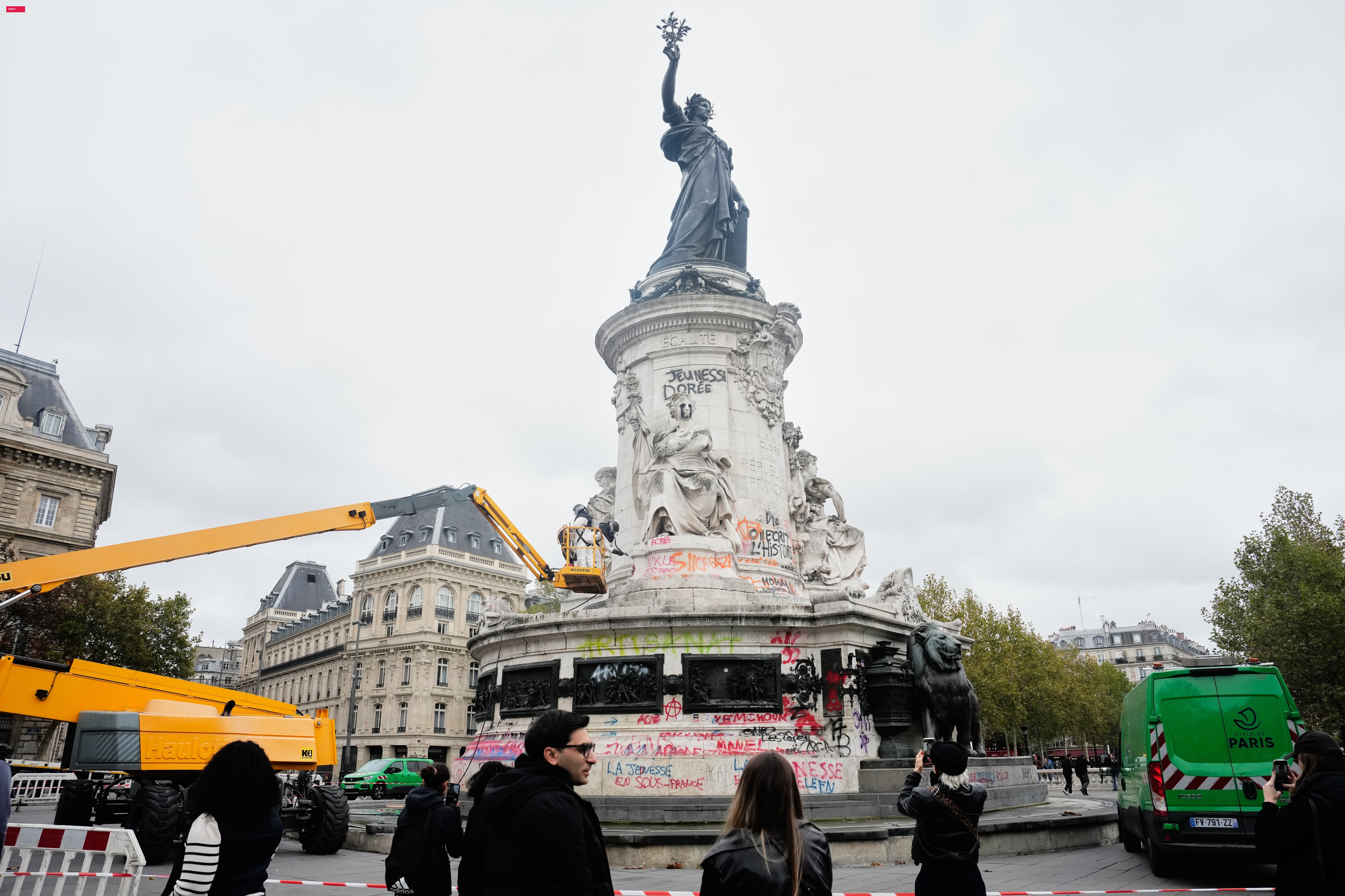Milhares protestam em Paris após Justiça derrubar proibição de manifestação