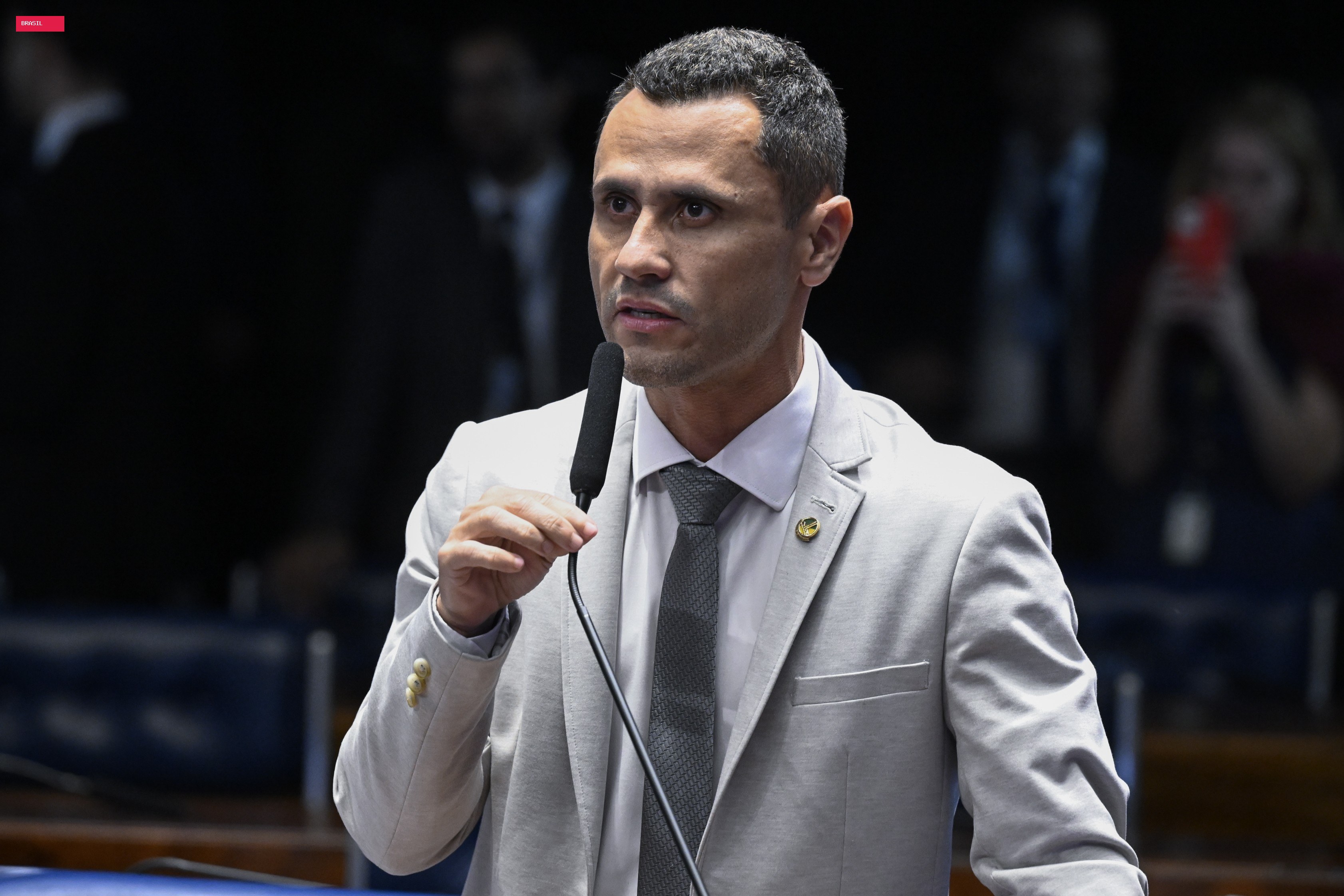 Cleitinho passa mal após discurso no Senado