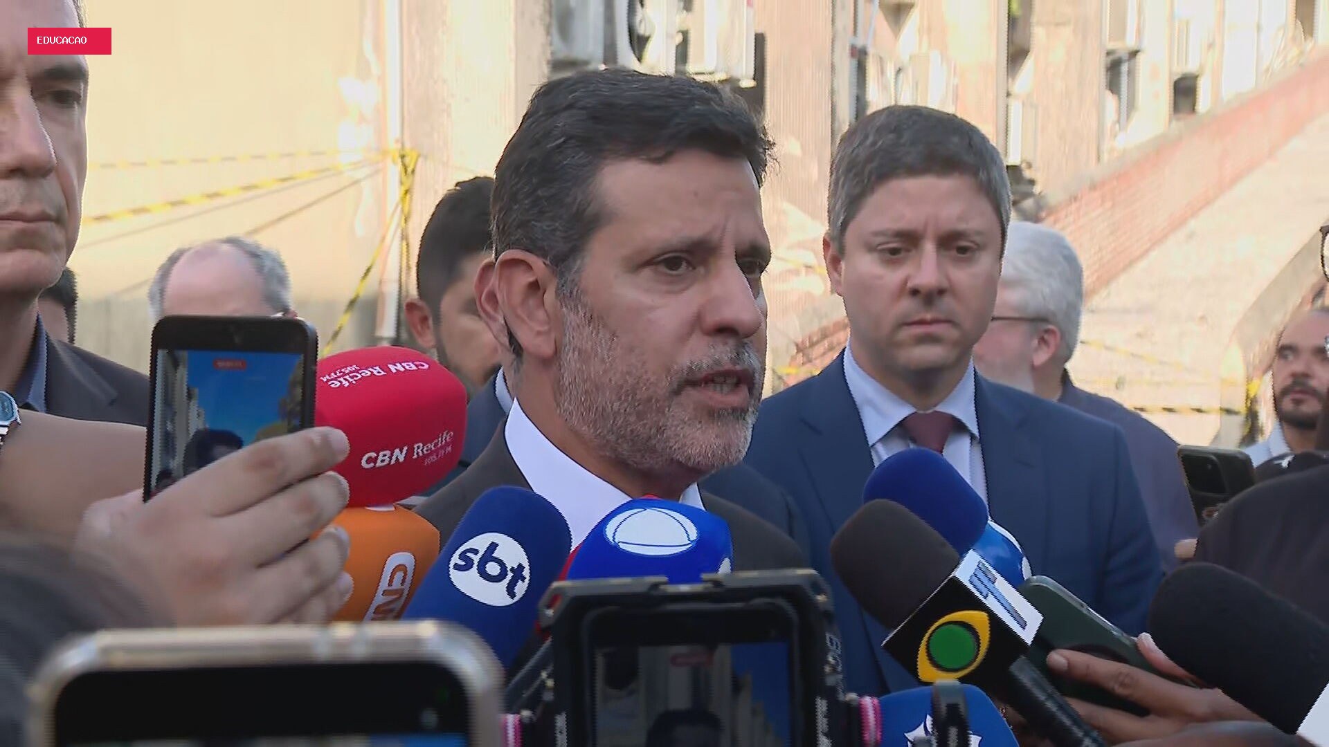 Ministro da Educação anuncia construção de novo centro de pesquisas após incêndio que destruiu prédio da