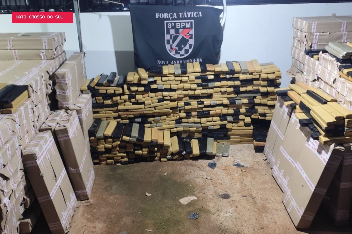 Cheiro de maconha entrega carga de 3,2 toneladas escondida entre móveis em MS