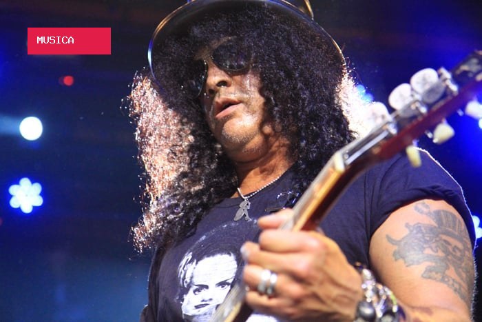 O vocalista que deu cano em Slash, e o guitarrista descobriu que ele estava com medo