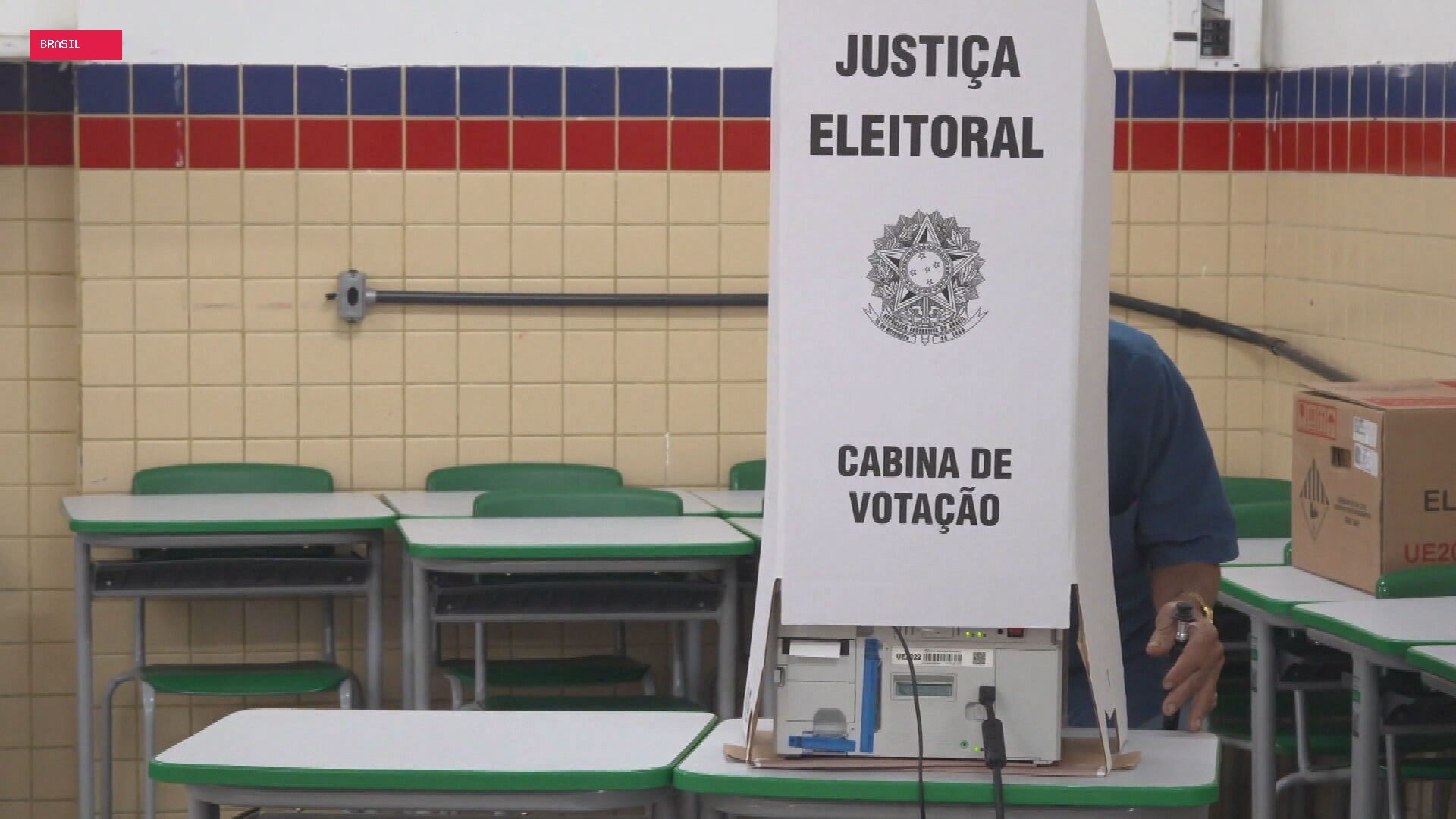 RJ tem votação tranquila, mas prorrogação de horário causa confusão em seções eleitorais
