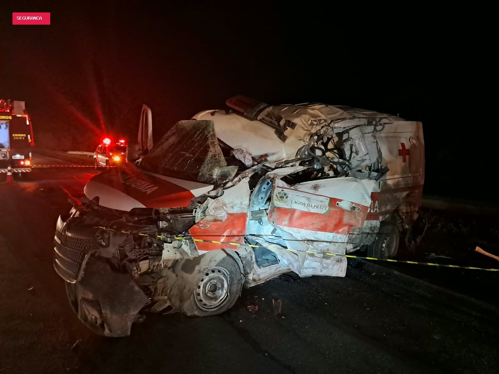 Motorista de ambulância morre após batida com carreta na BR-354, em MG