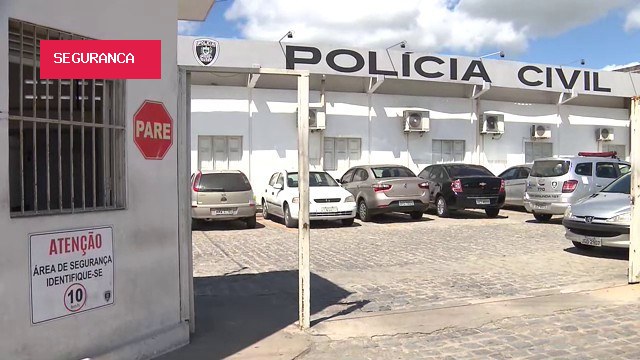 Homem é preso por tentativa de feminicídio após esfaquear mulher em feira livre de Campina Grande