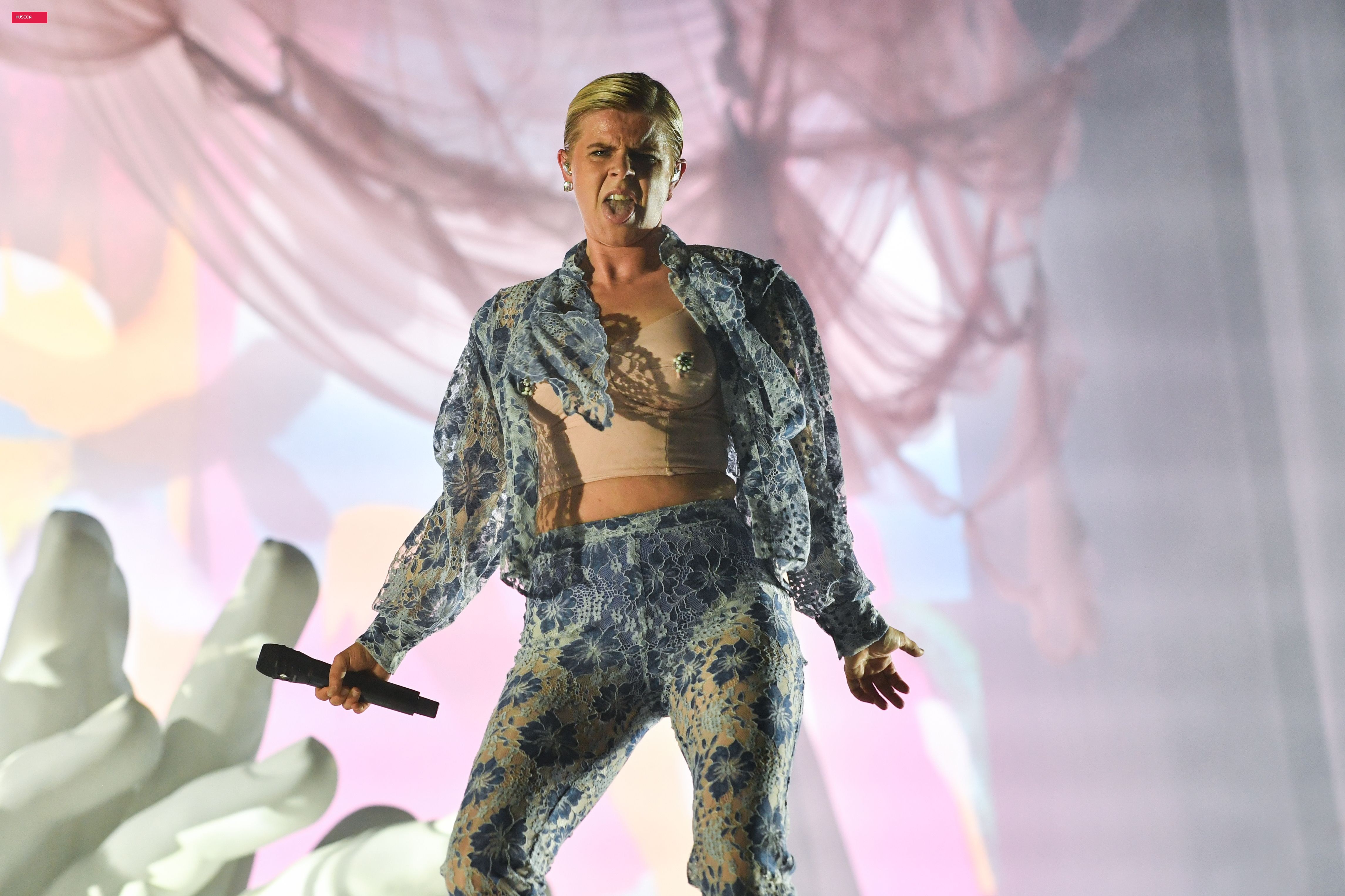 Watch Robyn Cover Tinashe’s “Popstar”