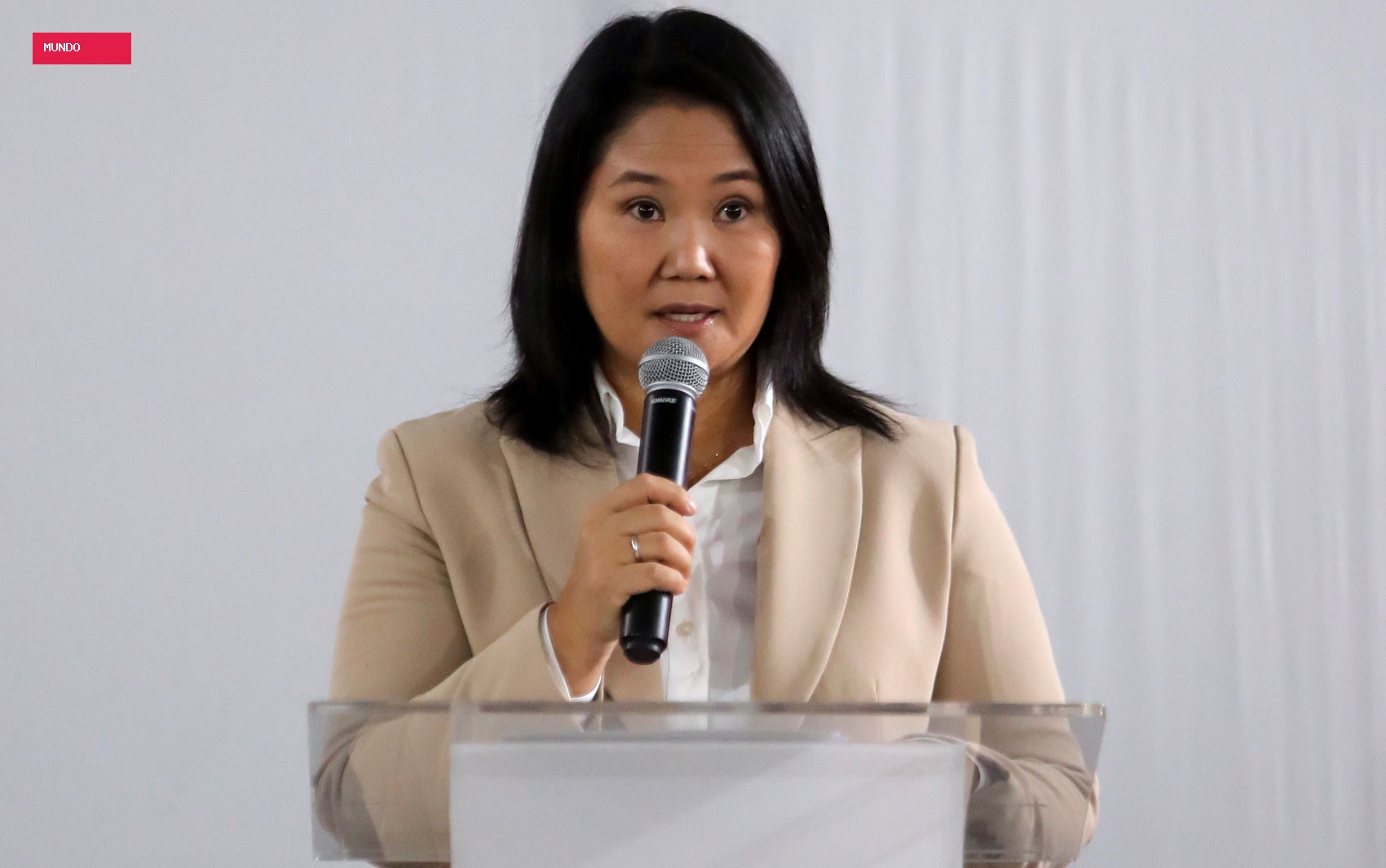 Governo do Peru proíbe maquiagem e impõe cabelo curto nas escolas públicas
