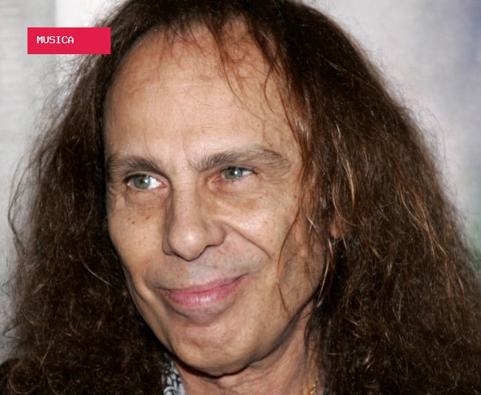 O que Ronnie James Dio disse a Scott Ian cinco anos depois de um envelope por baixo da porta
