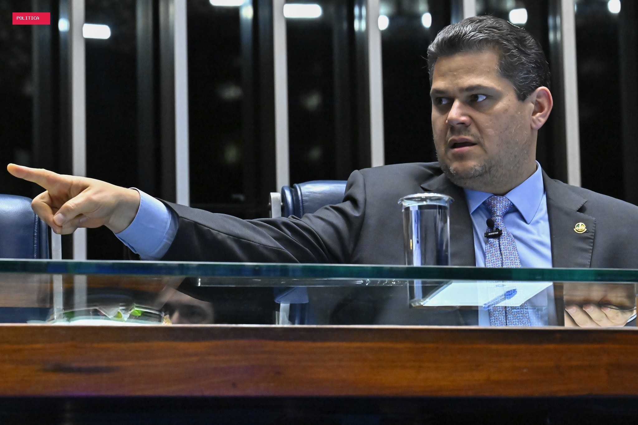 Alcolumbre conta votos e traça planos para seguir no comando do Senado em governo de Lula ou de Flávio