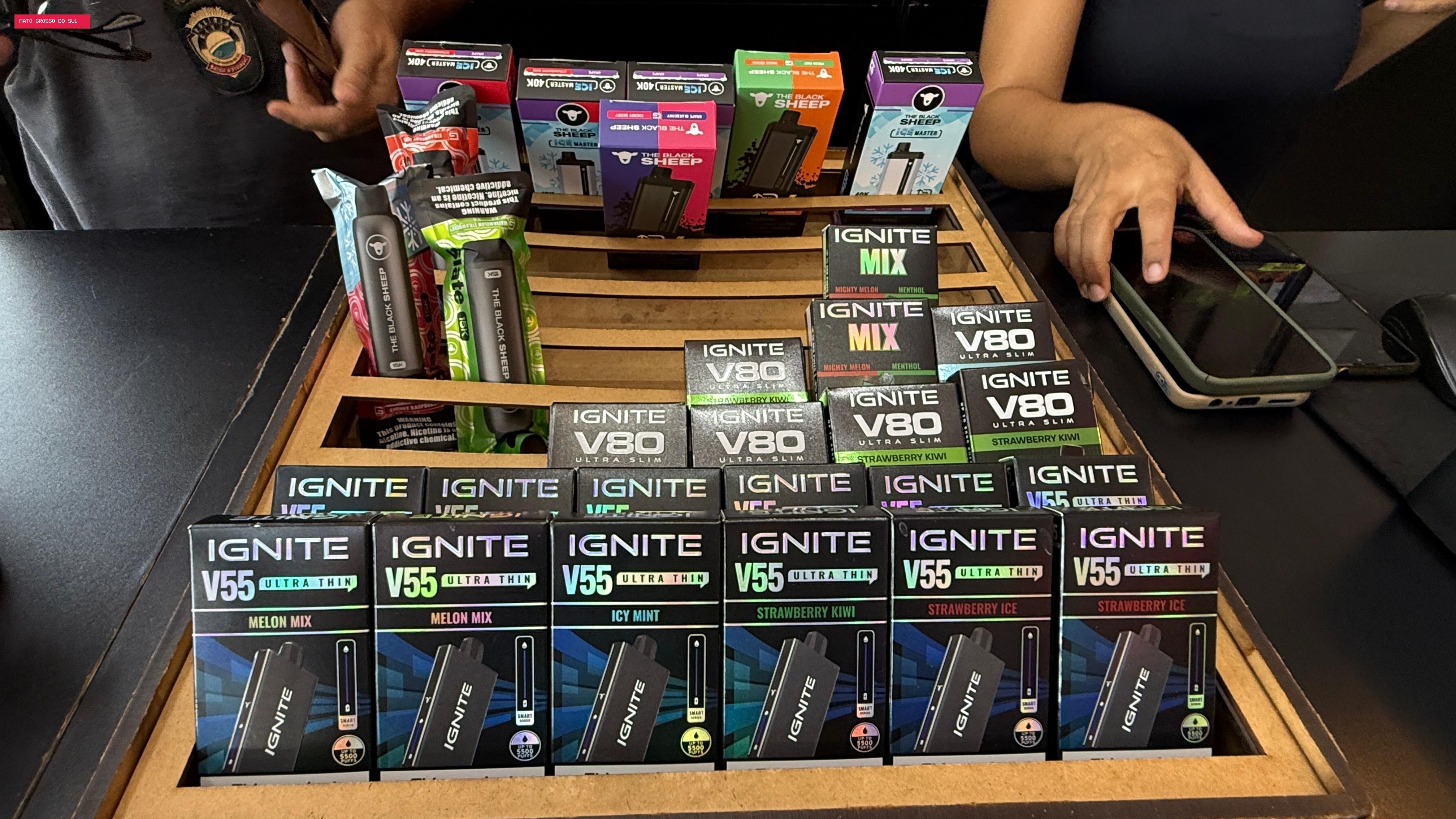 Dono de bar é preso por suspeita de vender vapes a menores com código em grupos em Campo Grande
