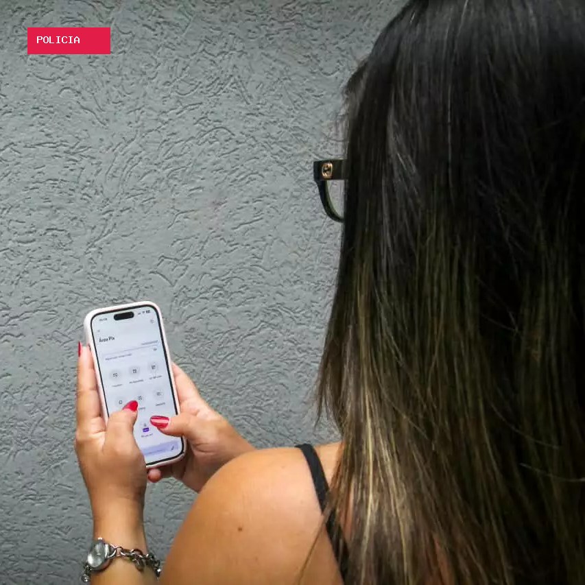 Mulher é extorquida após ameaça de expor fotos íntimas do marido a policial