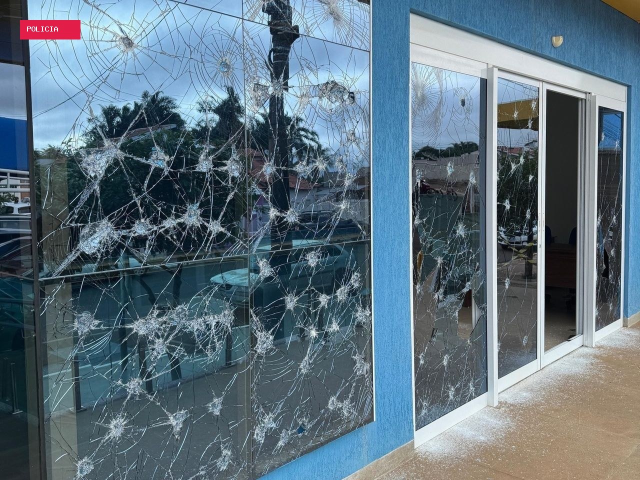 Vândalo é preso após destruir fachada de Câmara de Vereadores no domingo de eleição em MS