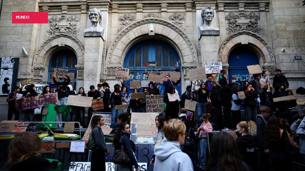 Barricades & the blame game: the French school protests